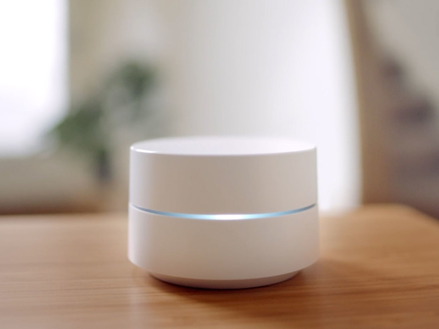 Un dispositivo de red de malla de Google, útil para configurar una red de malla en tu casa para reforzar una señal Wi-Fi débil.